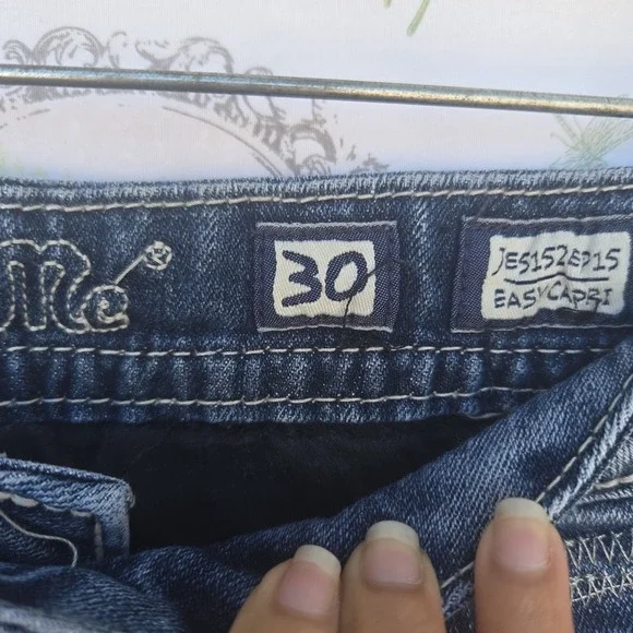 Miss Me Jeans Size 30 Blue Distressed Easy Capri Rhinestone Flap Pockets - Picture 4 of 9